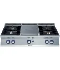 Plita solida  centrala Electrolux Professional cu alimentare pe gaz cu jumatate de modul (3,8 kW), cu 2 arzatoare pe partea stanga si 2 arzatoare pe partea dreapta (5,5 kW fiecare)