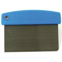 Dispozitiv de taiat aluatul