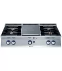 Plita solida  centrala Electrolux Professional cu alimentare pe gaz cu jumatate de modul (3,8 kW), cu 2 arzatoare pe partea stanga si 2 arzatoare pe partea dreapta (5,5 kW fiecare)