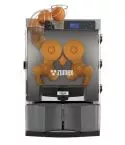 Storcator automat de citrice cu display tactil Zumex Essential Pro, 750 x 470 x 500 mm, functie Autostart si capacitate de pana la 22 fructe / minut
