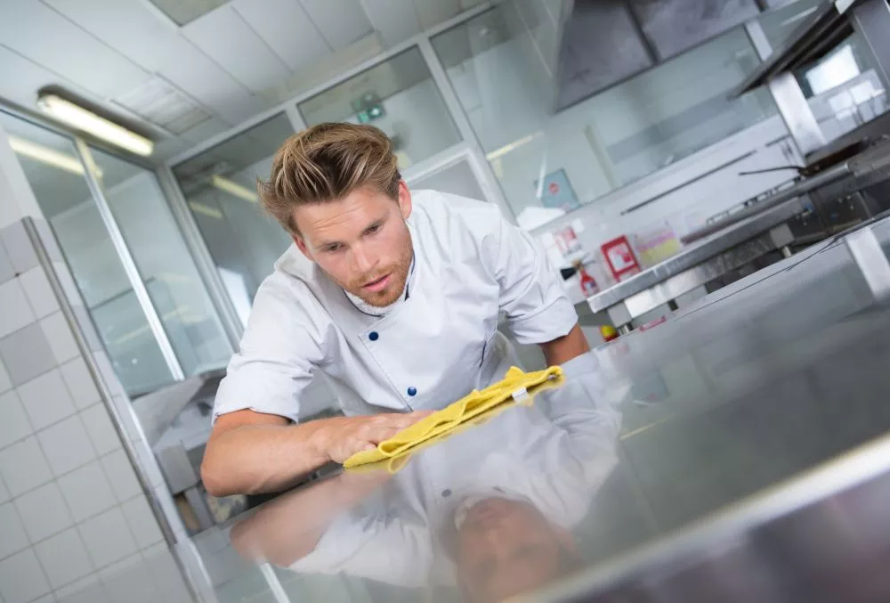 10 reguli esentiale de igiena intr-o bucatarie profesionala de restaurant
