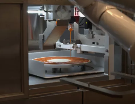 The-Future-of-Robotics-in-Foodservice-471x363